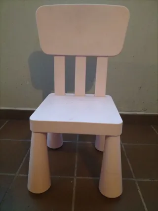 Silla infantil Ikea rosa