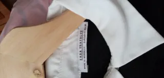 Vestido negro con cuello blanco