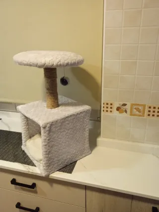 Rascador para gatos de forro polar