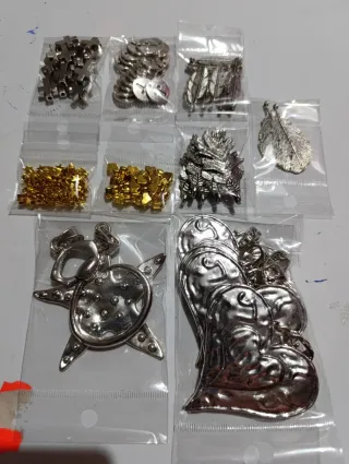 Lote Fornituras y Colgantes.