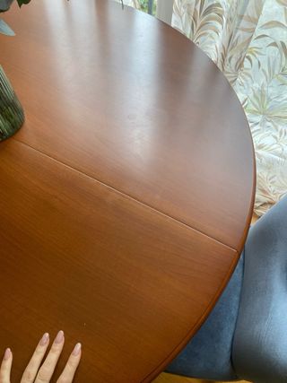 Mesa comedor redonda-ovalada extensible