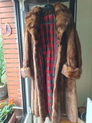 Abrigo piel sintética marrón