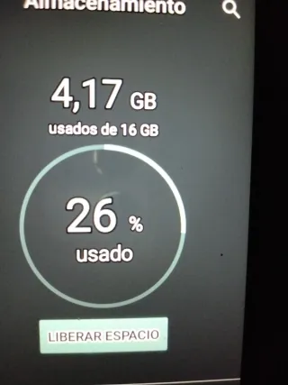 Teléfono móvil azul y rojo