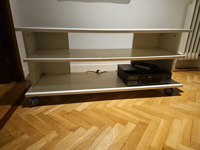 Mueble TV blanco con ruedas *ultima semana**