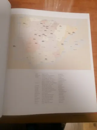 Monasterios En España. Arquitectura Y Vida Moná...