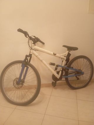 Bicicleta Montaña Blanca y Azul