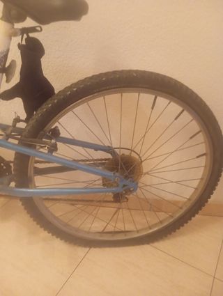 Bicicleta Montaña Blanca y Azul