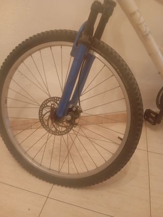 Bicicleta Montaña Blanca y Azul