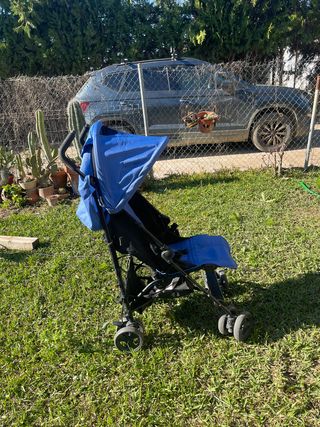 Carro de bebé azul
