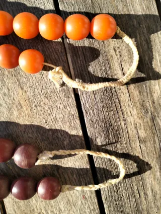 Collana perline marroni e arancioni