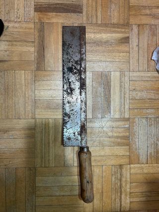 Sierra de mano antigua