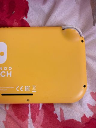 Nintendo Switch Lite Giallo + Custodia Rosa