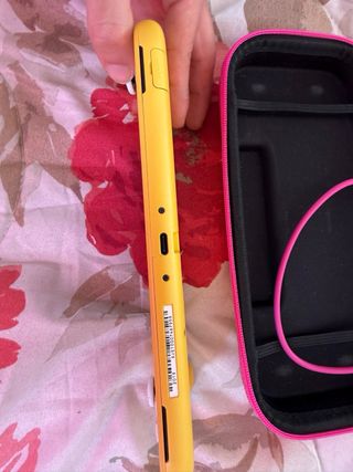 Nintendo Switch Lite Giallo + Custodia Rosa
