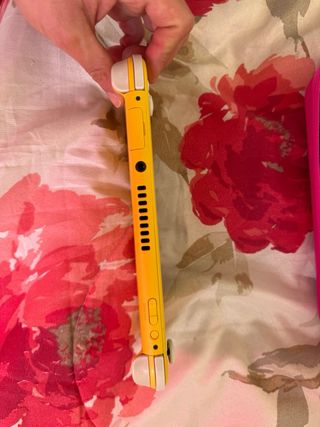 Nintendo Switch Lite Giallo + Custodia Rosa