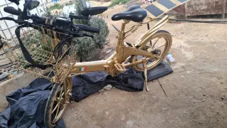 Bicicleta Eléctrica Dorada