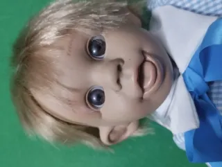 Muñeco antiguo niño vestido