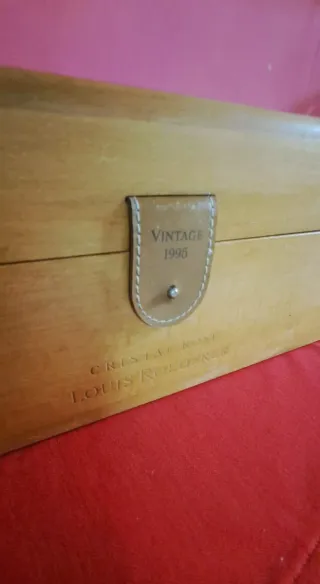Estuche Louis Roederer 1995 de madera vintage