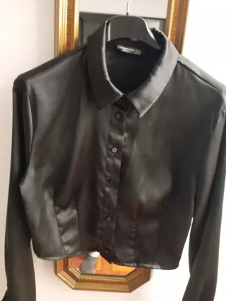 Camisa corta negra de raso