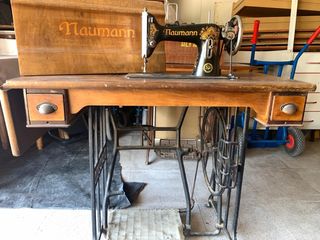 Máquina de coser Naumann antigua