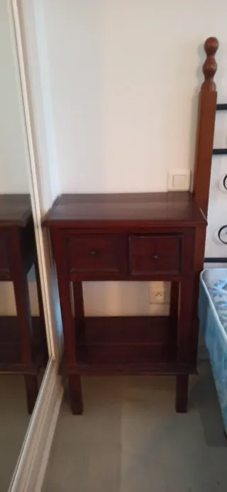 2 Mesitas de Noche de Madera