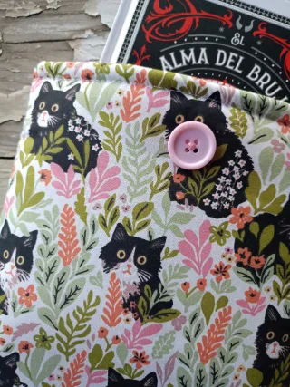 Funda para libro con gatos