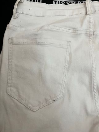 Pantalón slim blanco roto