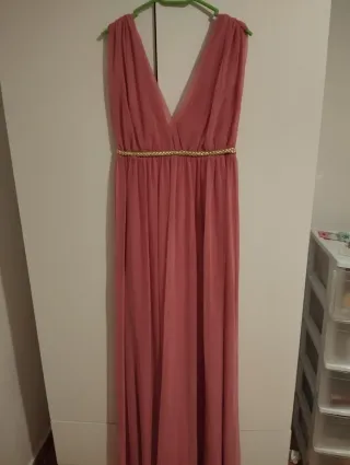Vestido largo griego rosa con detalles dorados
