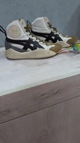 Scarpe Onitsuka Tiger bianche e marroni taglia 38