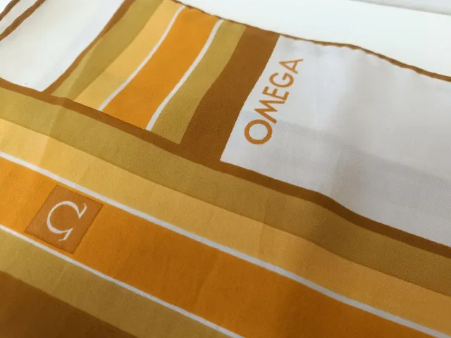 Pañuelo de seda Omega