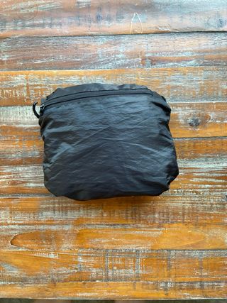 Chubasquero Negro con Capucha