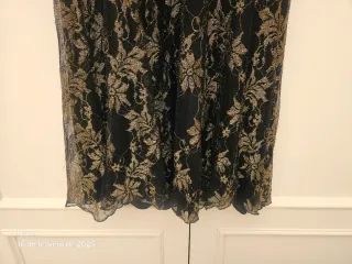Vestido largo fiesta encaje negro y dorado
