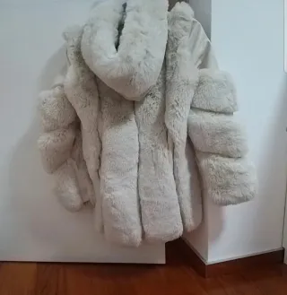 Pelliccia ecologica bianca taglia M
