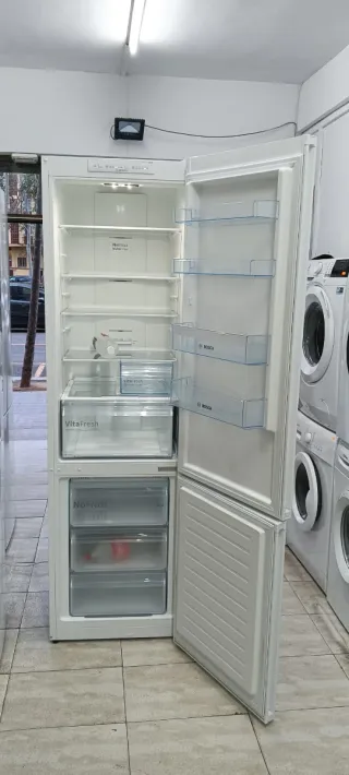 NEVERA COMBI BOSCH NO FROST ENERGÍA A+