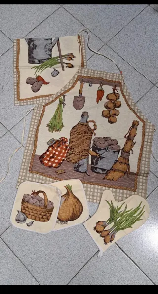 Set grembiule, strofinaccio e presine