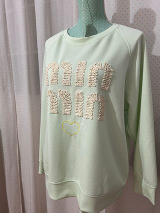 Conjunto deportivo negro y blanco