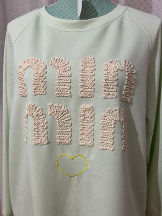 Conjunto deportivo negro y blanco