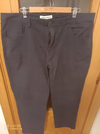 Pantalones Amazon Essentials Gris