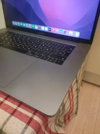 MacBook Pro 15" 2016 i7/16GB RAM/1TB SSD