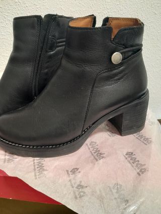 Botines negros piel talla 37