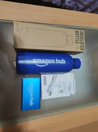 Botella Agua Aluminio y Power Bank Amazon Hub
