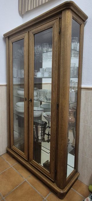 Vitrina de roble y cristal
