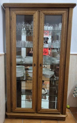 Vitrina de roble y cristal