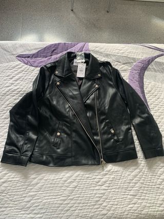 Chaqueta de cuero negra sin estrenar