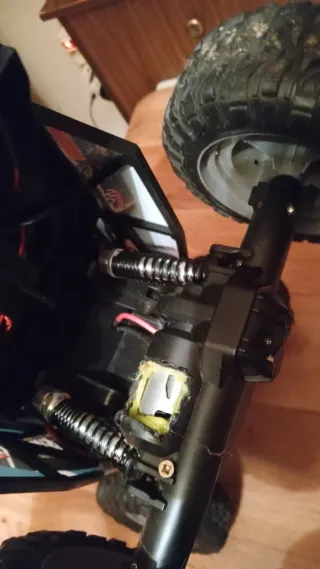Coche RC Todoterreno 4x4 variador de tres motores