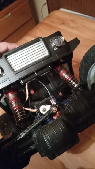 Coche RC Todoterreno 4x4 variador de tres motores