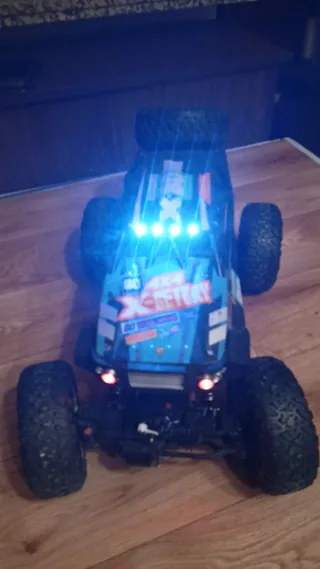 Coche RC Todoterreno 4x4 variador de tres motores
