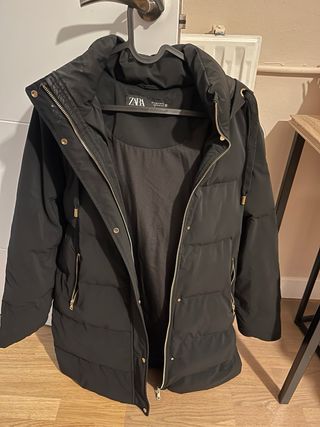 Abrigo plumífero negro