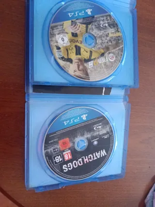 Mando PS4 Negro con 2 juegos