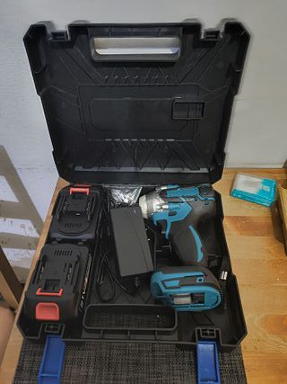 Pistola de impacto con maletín y 2 baterías