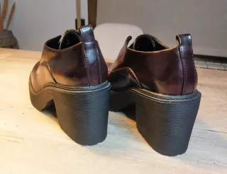 Zapatos charol, con plataforma color burdeos t.36